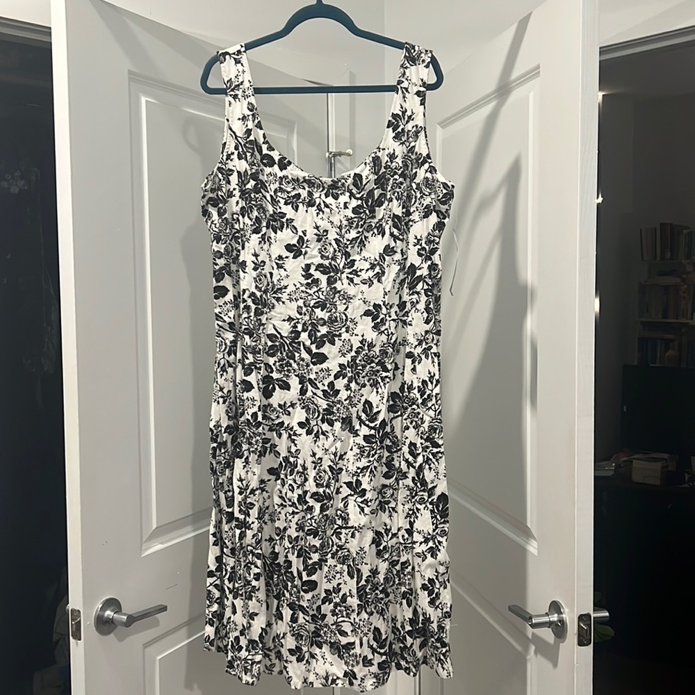 LondonTimes Fashion White Dress with black rose floral pattern, brand new